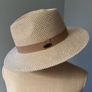 Wallaroo Hat Company Petite Charlie Ivory/Taupe Packable Fedora Hat, Like New
